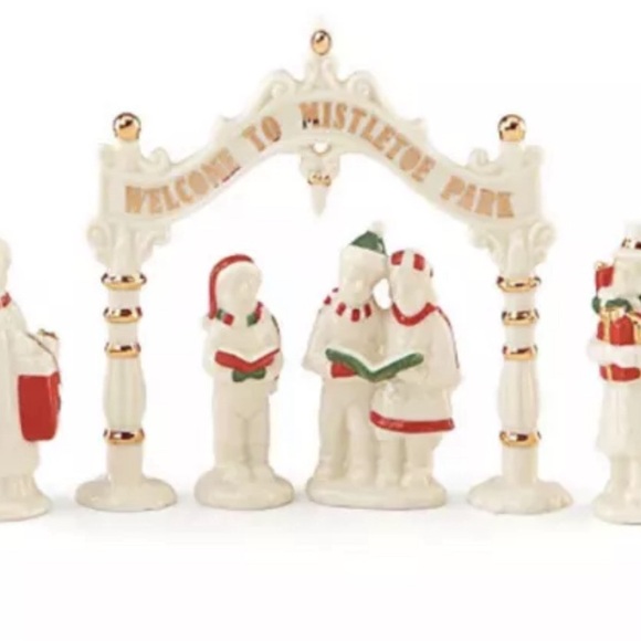 Lenox Mistletoe Park 5 Piece
Figurines NIB Carolers Villagers
Sign Shopp… - Picture 1 of 4